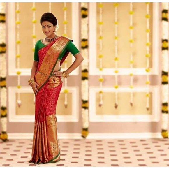 Gorgeous 👰 in red kanchipuram silk saree in gold zari border ❤️ . . Visit  : 𝗞𝗮𝗻𝗷𝗶𝘃𝗮𝗿𝗮𝗺𝘀𝗶𝗹𝗸𝘀.𝗰𝗼𝗺 for celebrity wedding silk sarees .  ✨We… | Instagram